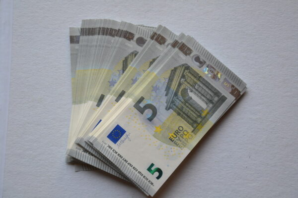 euro €5 bills