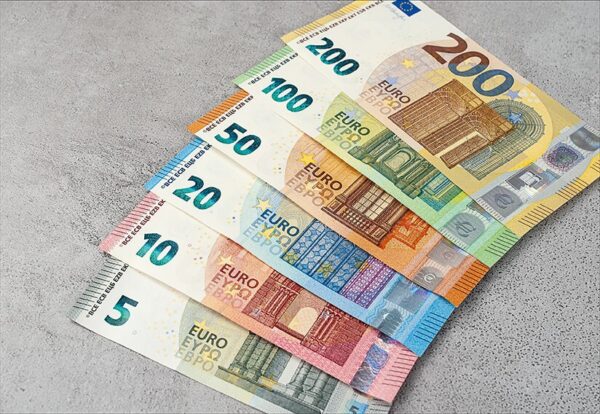 euro €200 bills